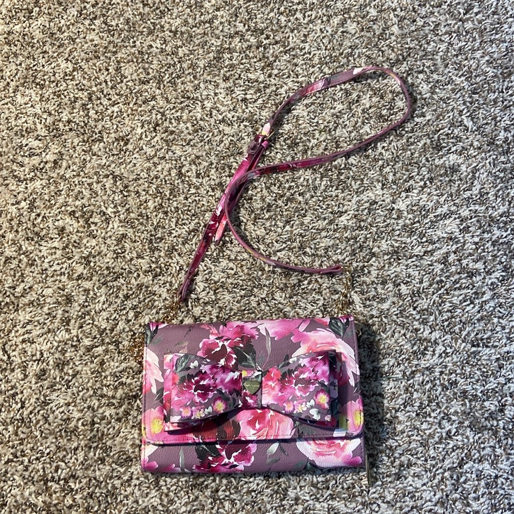 Betsy Johnson Dani Mauve Pink Floral Crossbody Bow Chain Strap Purse Wallet - Picture 2 of 15
